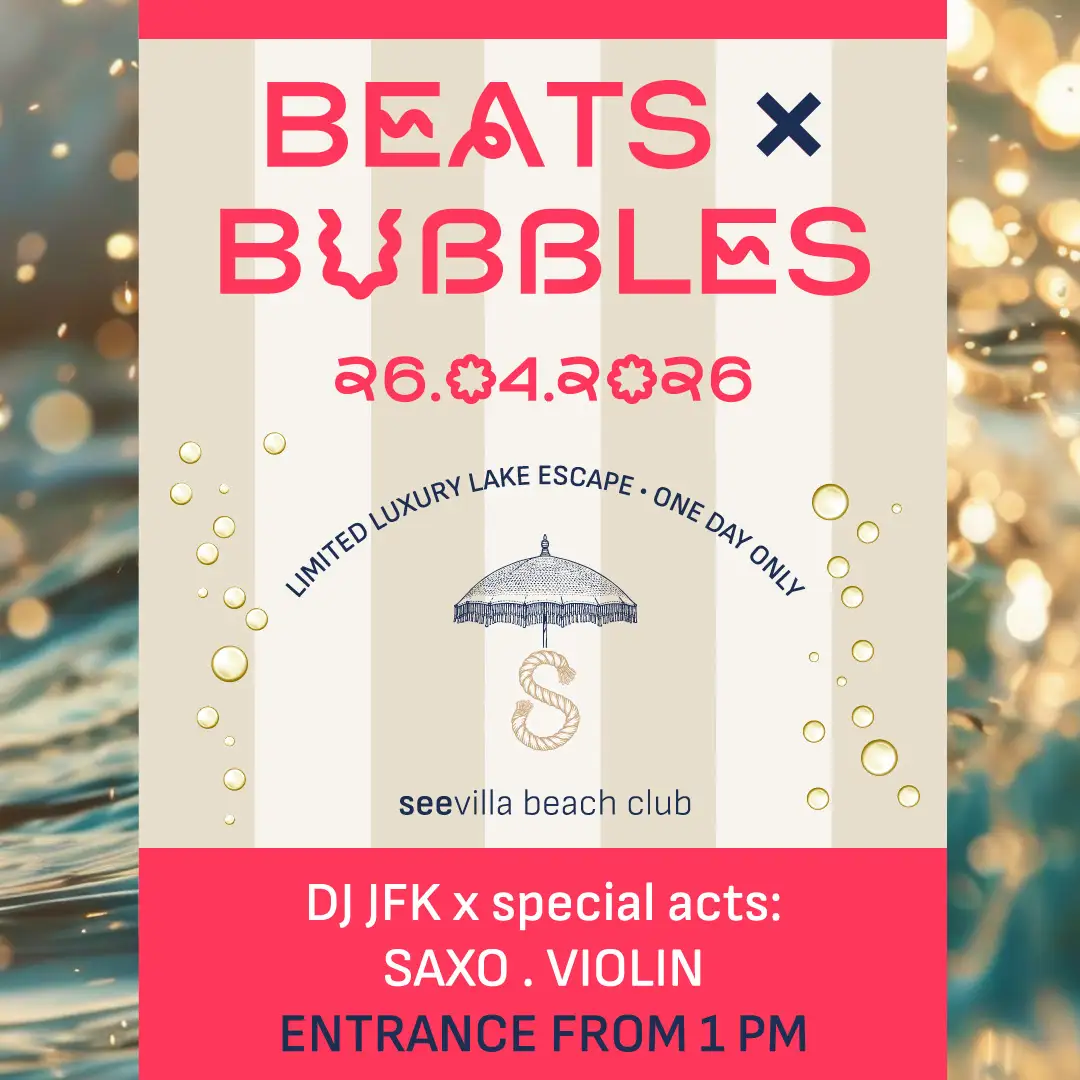 Plakat mit rosa und cremefarbenem Hintergrund, enthält Text zu einer Veranstaltung am Wolfgangsee, Grafiken von Luftblasen und einem Sonnenschirm.