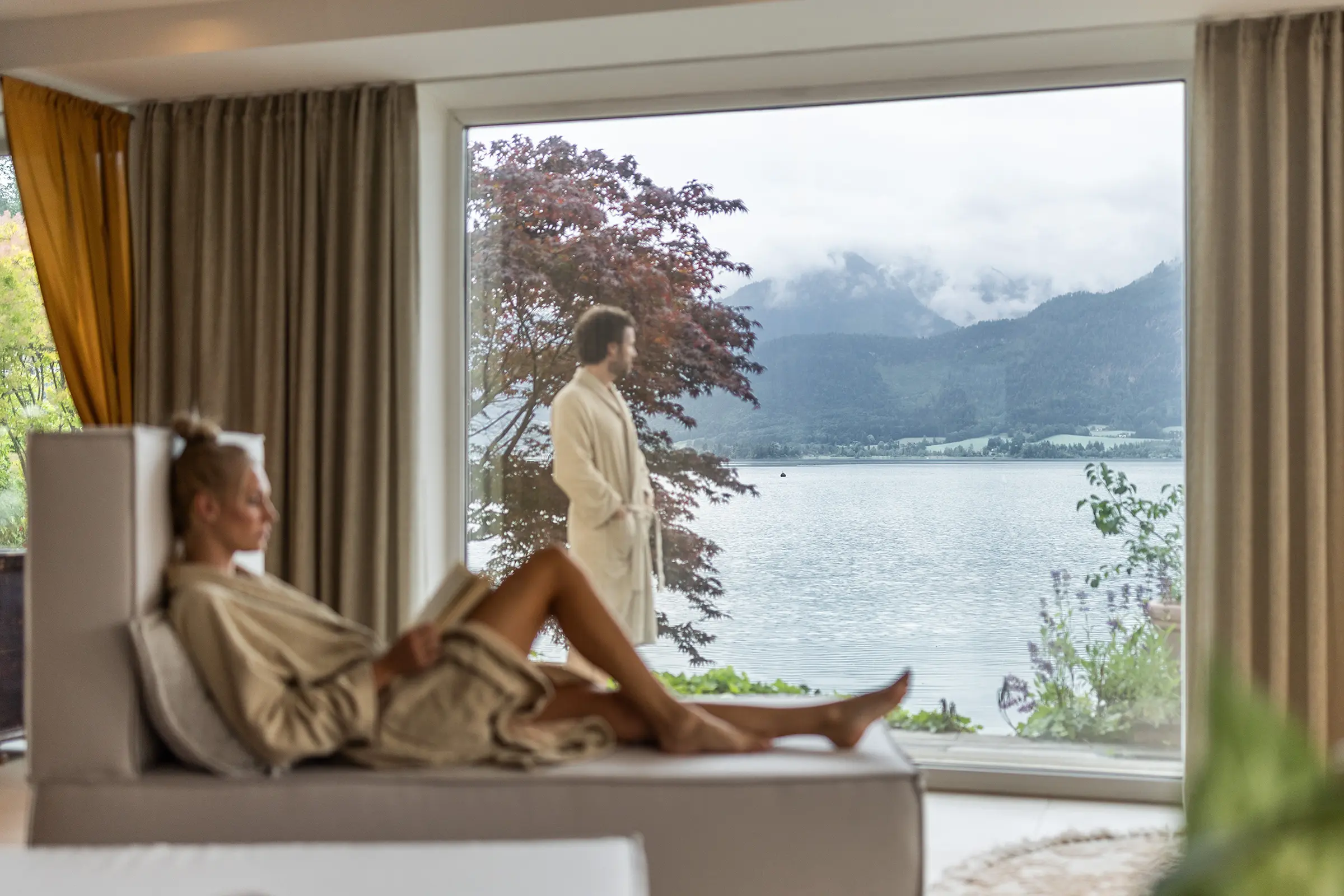 Wellnessbereich mit Seeblick